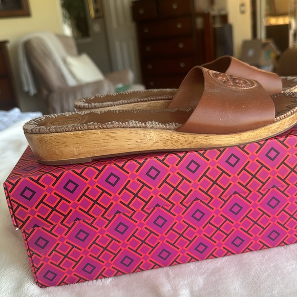 Tory Burch Patty brown slide wedge size 8 with embossed logo runs a little small - Picture 3 of 5